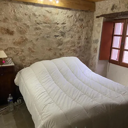 Holiday home Maison En Pierres Renovee 83 *
